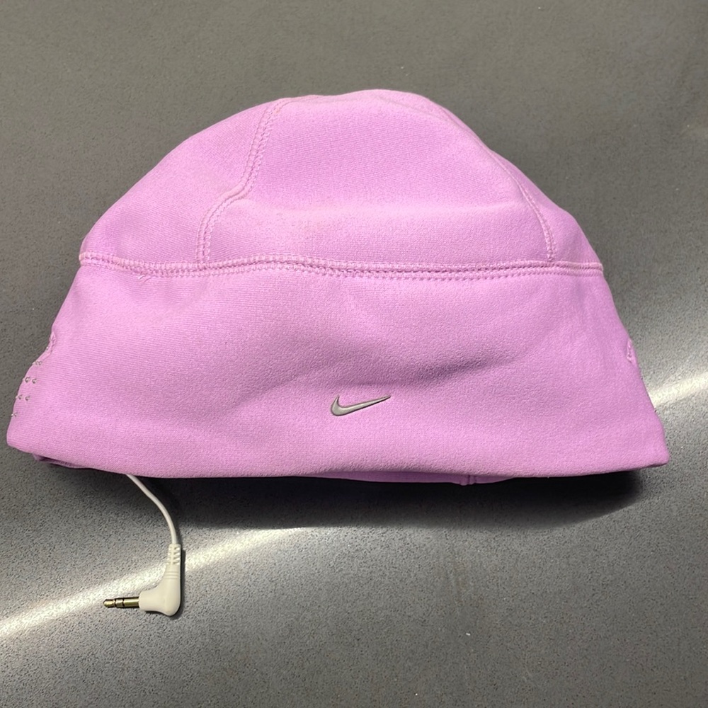 Nike hatphones beanie.